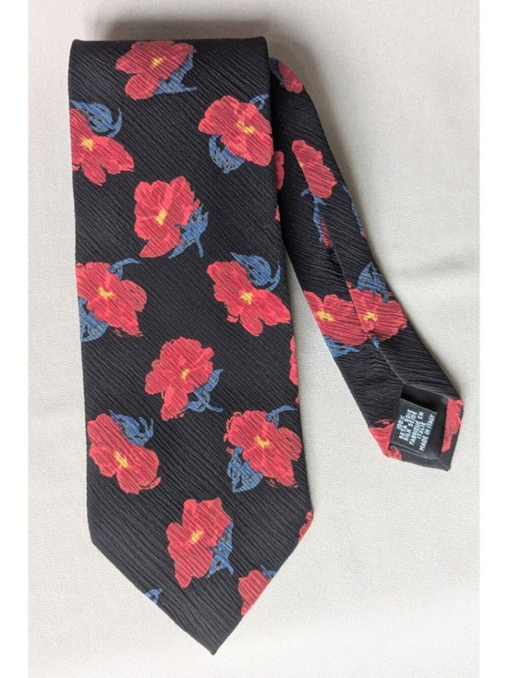 BOSS Hugo Boss 100% Silk Tie Floral Pattern Black Red Blue Made in Italy